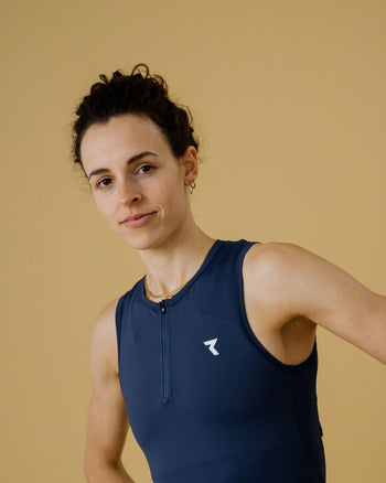 Lookbook Vela Cycling Cropped Top Women 24