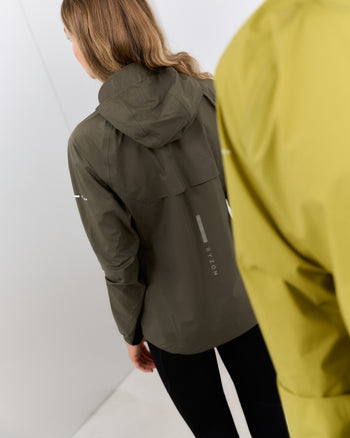 Lookbook Phantom Athletic Rain Jacket Women 13