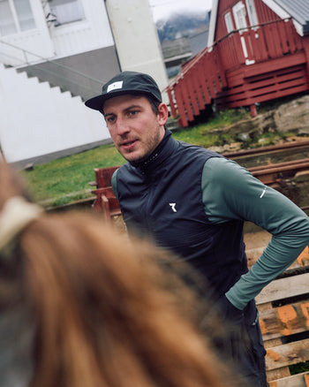 Lookbook Phantom Running Insulated Vest Men 18